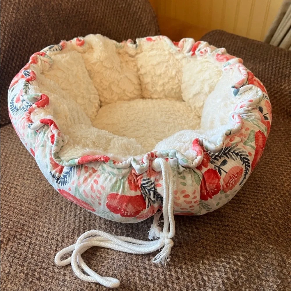Fancy floral pet bed